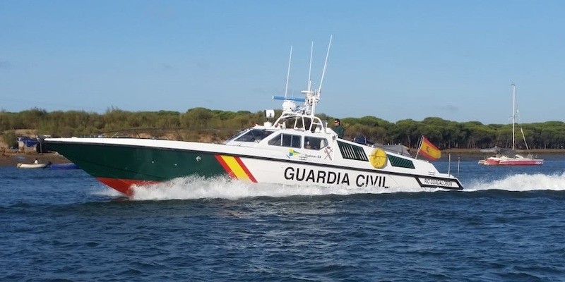 Lancha de la Guardia Civil realizando misión de vigilancia fronteriza