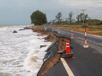 Risk intelligence to anticipate disaster